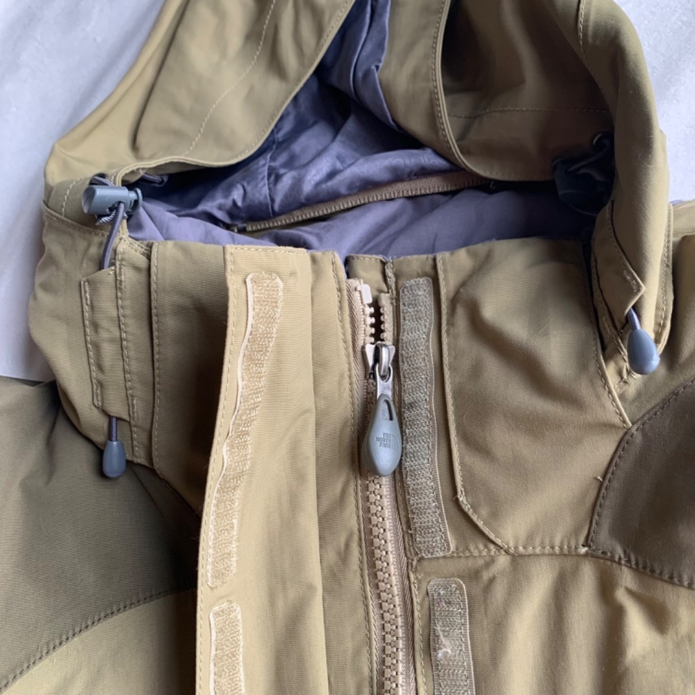 The North Face waterproof jacket, ski/snowbord - Picture 5 of 10